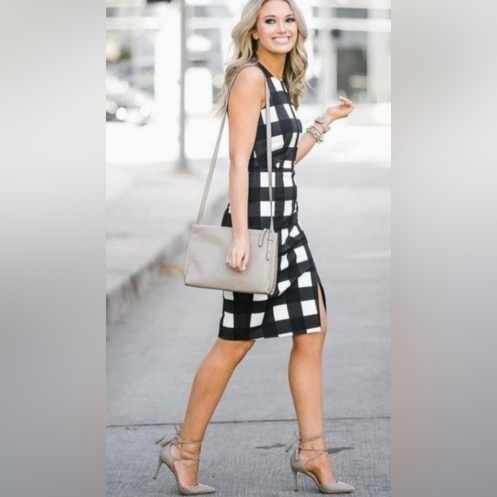 *Blogger Favorite* Banana Republic Sleeveless Gingham Sheath Dress w Front Slit